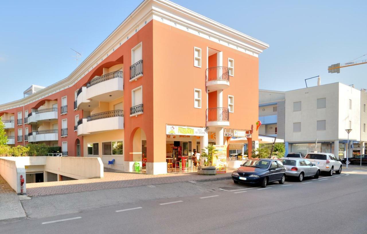 Residence Millennium Bibione Bagian luar foto
